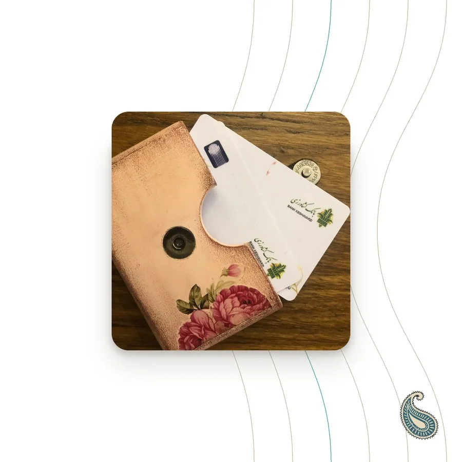 Porta carte Persiano in legno dipinto a mano con rose, laccio in similpelle e chiusura magnetica, fatto a mano a Teheran